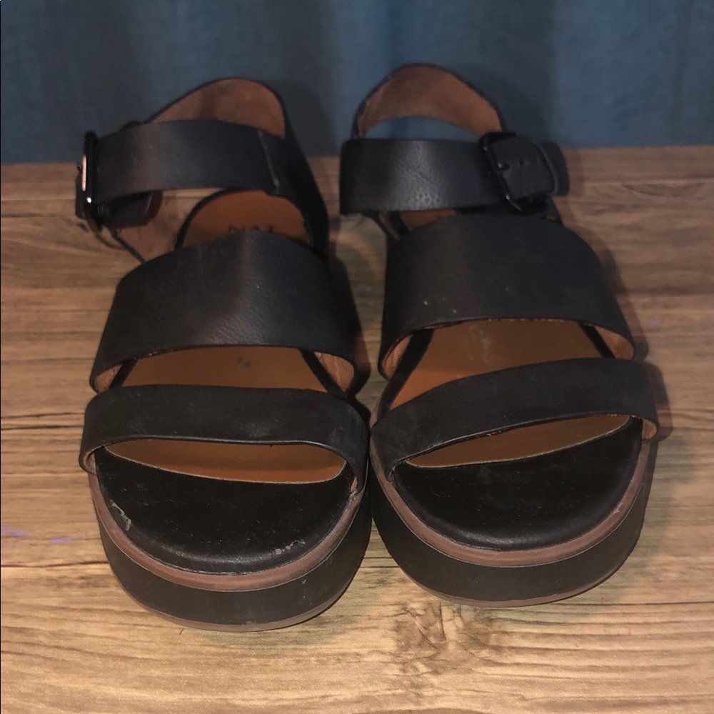 NATURALIZER SANDALS SIZE 7.5